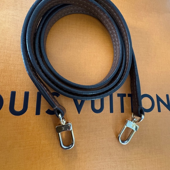 Authentic Louis Vuitton Pallas Crossbody & Clutch - Picture 9 of 15